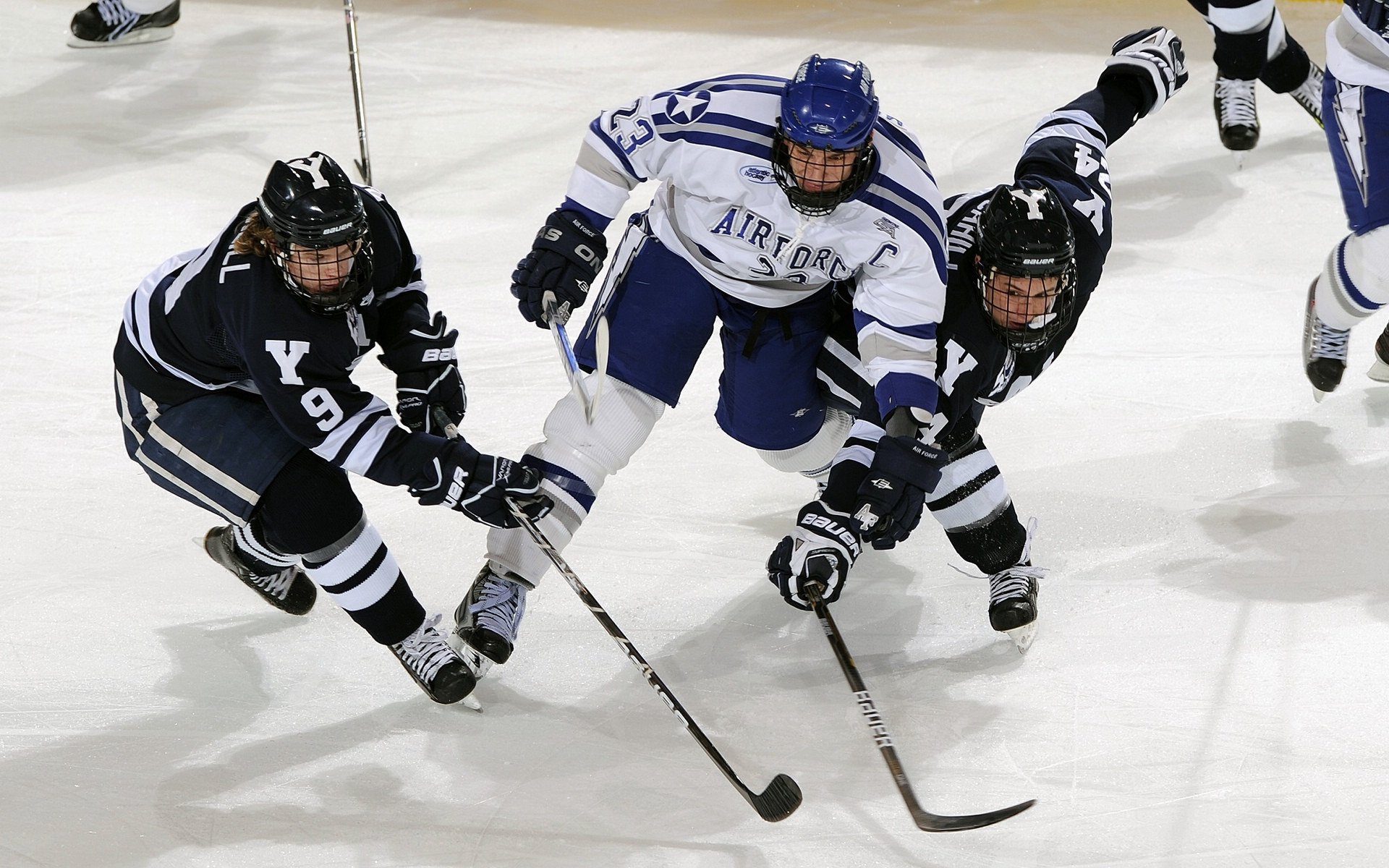 中国足球传中路线常用组合图解，足球传球路线